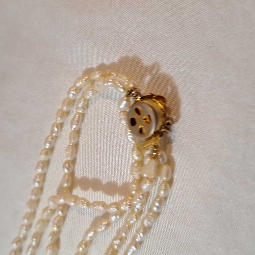 #35 3 Strand of vintage salt water pearls - Picture 5 of 5